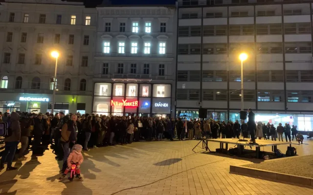 VIDEO: Lidé v Brně si připomněli šest let od vraždy novináře Kuciaka. Znepokojuje je politická situace na Slovensku