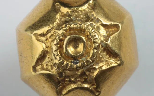 Archeologové zkoumají luxusní šperky z devátého století nalezené na jihu Moravy