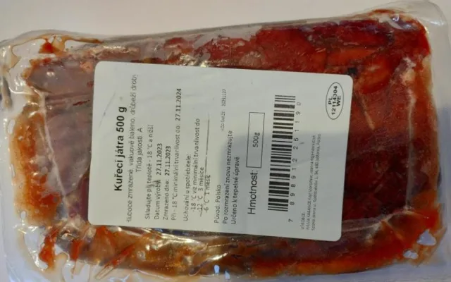 Potravináři v brněnském supermarketu objevili závadná kuřecí játra. Mezi vnitřnostmi byly kusy žlučníku