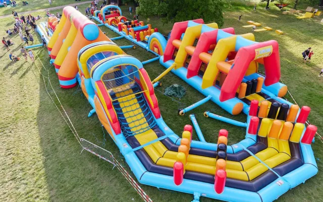 Nejzábavnější rodinný festival Bezva Fest proběhne už 4. května ve Slavkově u Brna