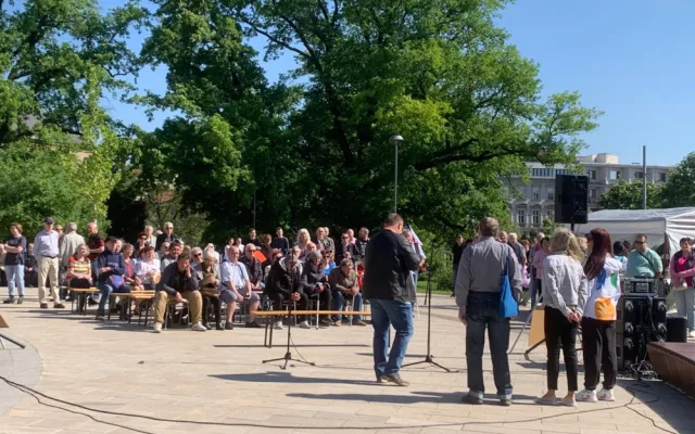 VIDEO: Příznivci komunistické strany oslavili na brněnském náměstí Svátek práce