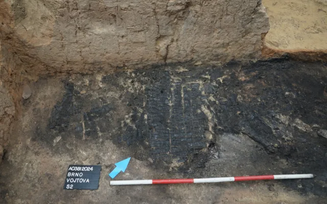 Archeologové zjišťují, jak vypadalo předměstí Brna v 11. století. Při vykopávkách našli i obytný dům
