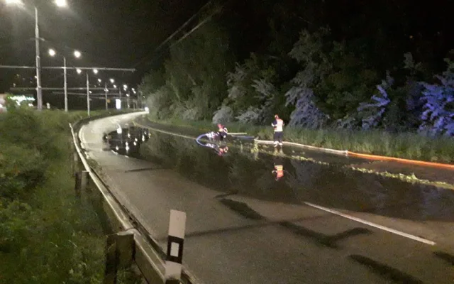 Vydatný déšť v Brně zaměstnal hasiče. Zasahovali u zatopených sklepů a silnic