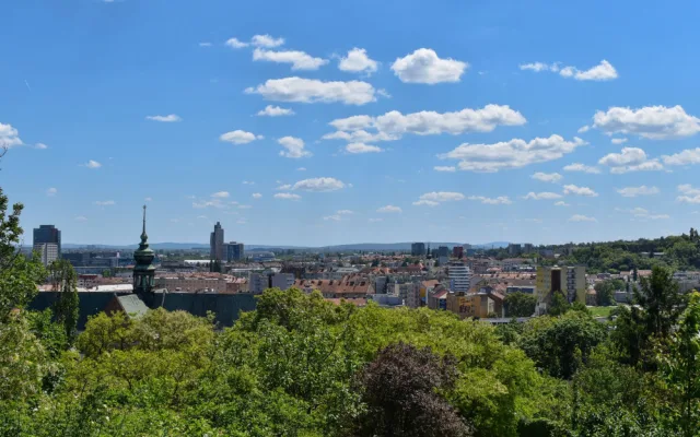 Park s vyhlídkou na Žlutém kopci nad starobrněnským pivovarem se otevřel veřejnosti