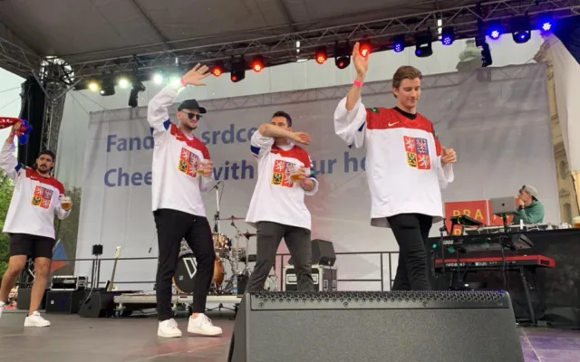 VIDEO: Brněnský odchovanec Dostál pobláznil národ. Je to doma, křičel na Staromáku