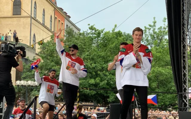 VIDEO: Brněnský odchovanec Dostál pobláznil národ. Je to doma, křičel na Staromáku