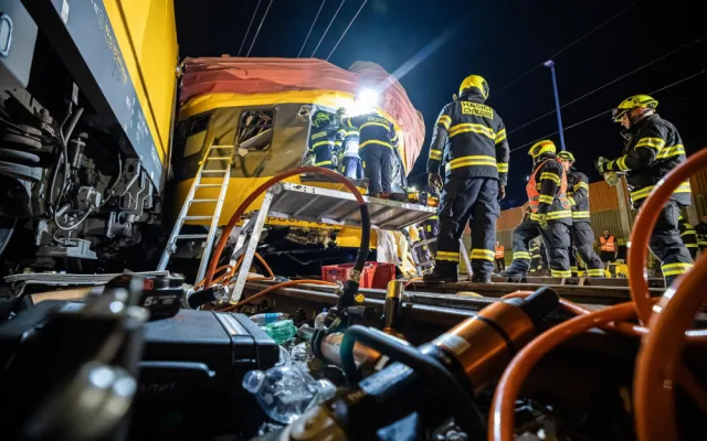 VIDEO: RegioJet odškodní cestující z vlaku, ve kterém po nehodě zemřeli čtyři lidé