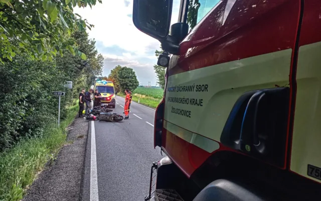 Srážka dvou aut u Brna skončila tragicky. Žena svým zraněním na místě podlehla