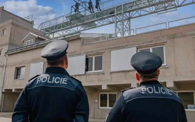 Speciálně vyškolení policisté cvičí v brněnských Řečkovicích