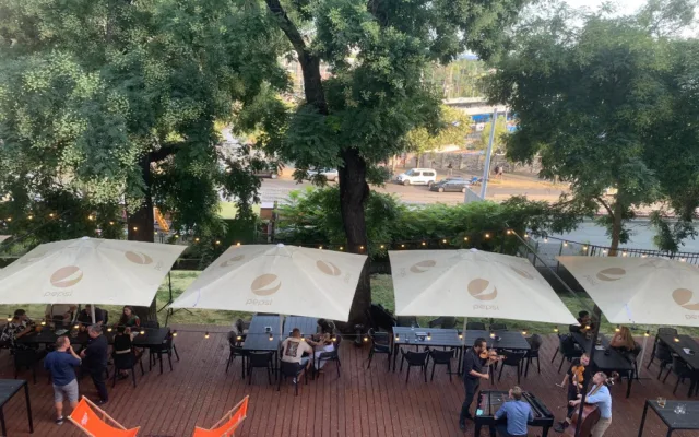 VIDEO: Brněnská ulice Bašty prošla proměnou. Lidé tam posedí na stometrové terase