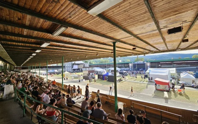 FOTOGALERIE: Na brněnském velodromu probíhá Pop Messe. Podívejte se na fotky