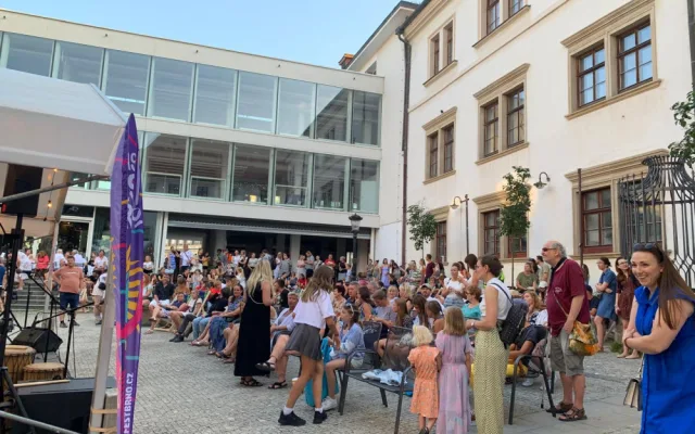 VIDEO: Centrum jihomoravské metropole oživili exotičtí tanečníci. Začal festival brazilské kultury