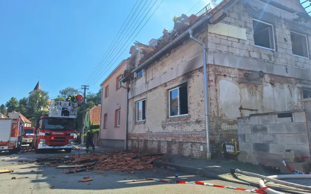 Požár zničil dům na Blanensku. Vzplála baterie fotovoltaiky