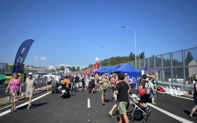 VIDEO: Estakáda velkého městského okruhu se na den otevřela veřejnosti. Motoristé se zde projedou až v neděli