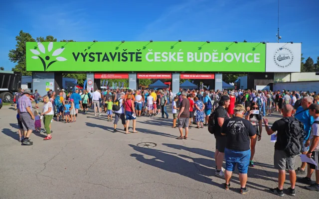 Vyhrajte vstupenky na Země živitelku