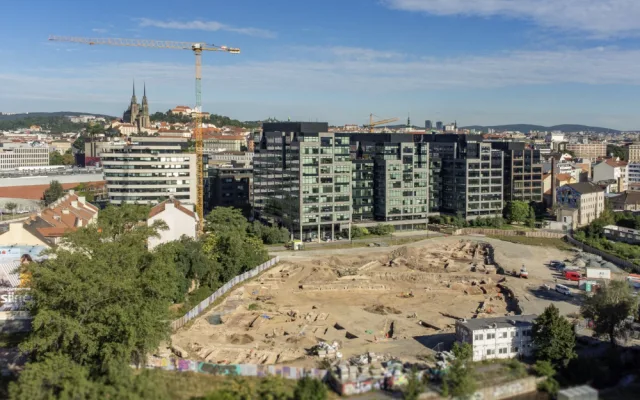 Na brownfieldu v Brně roste jedna z nejmodernějších budov ve střední Evropě. Hotovo bude ještě letos