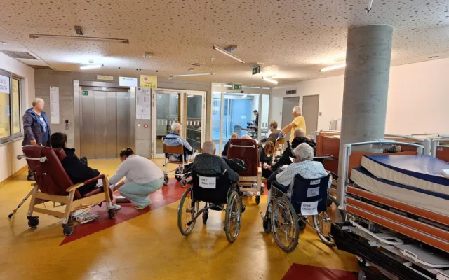 Hasiči vyjížděli během jediného dne k 930 zásahům. Nechoďte k rozvodněným řekám, varují