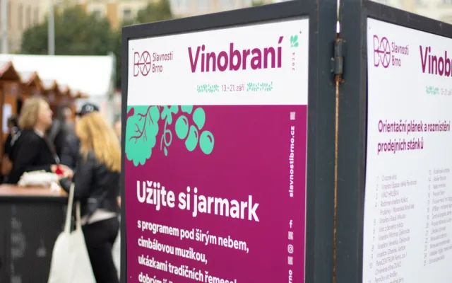 Vinobraní na Svoboďáku přerušilo nepříznivé počasí. Teď slavnosti vína pokračují
