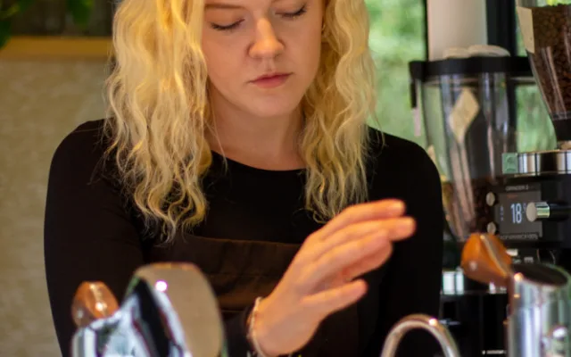Můj cíl nikdy nebyl soutěžit, ale je to dobrý pocit, říká vítězka soutěže v latté artu