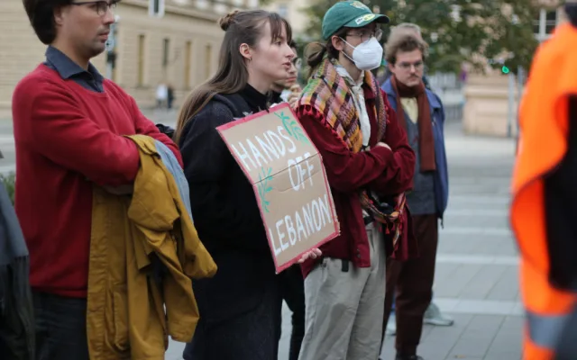 VIDEO: V Brně demonstrují desítky lidí. Podpora Izraele je podle nich nekritická