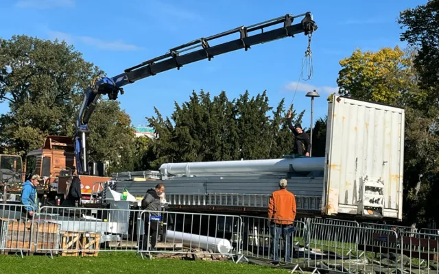 VIDEO: V jihomoravské metropoli už vyhlíží Vánoce. Na Moraváku roste vyhlídkové kolo