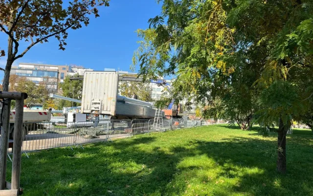VIDEO: V jihomoravské metropoli už vyhlíží Vánoce. Na Moraváku roste vyhlídkové kolo