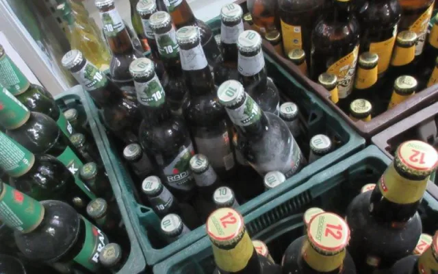 Potravináři zavřeli obchod v brněnských Židenicích. Zboží v regálech leželo pod nánosy prachu