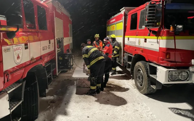 VIDEO: Hasiči i policisté pátrali po čtyřech mužích, kteří se ztratili ve vojenském prostoru. Šlo o cvičení