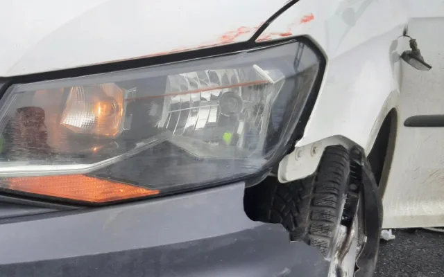 Kurýr se s autem nevlezl do jízdního pruhu na D1. Po nehodě nadýchal skoro tři promile
