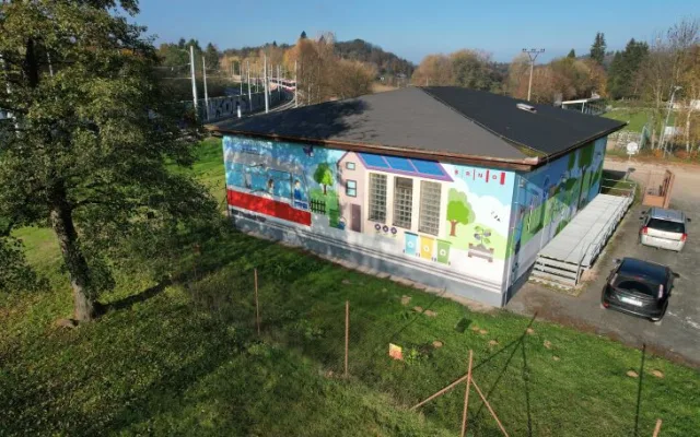  Měnírna u zoologické zahrady má nový kabát