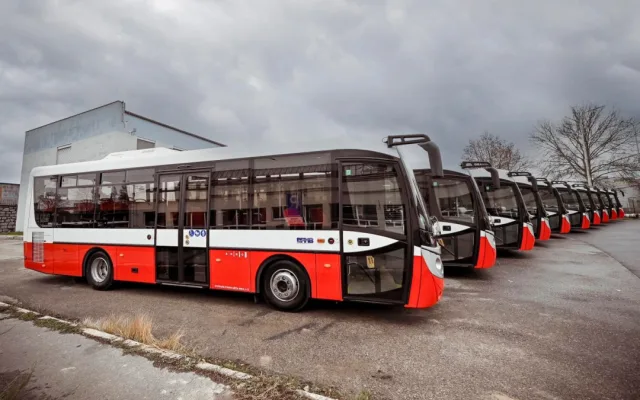 Dopravní podnik v Brně obdržel deset nových malých autobusů SOR