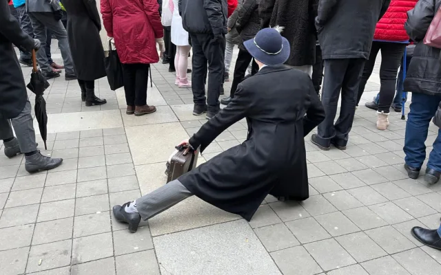 VIDEO: Švihlým krokem napříč Brnem. Centrum metropole roztančil bláznivý pochod