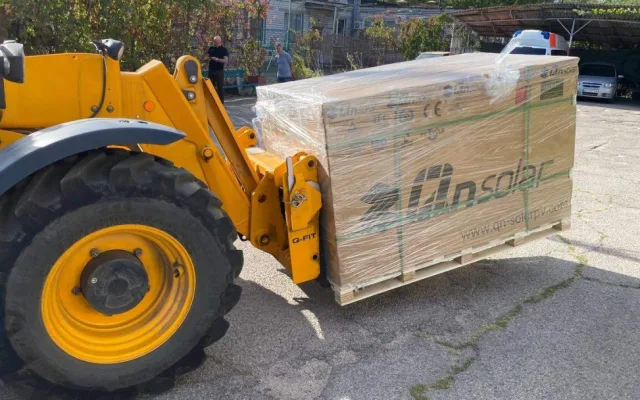 Brněnská neziskovka pořádá sbírku na solární elektrárnu pro ukrajinskou nemocnici. Dárci poslali přes 900 tisíc korun