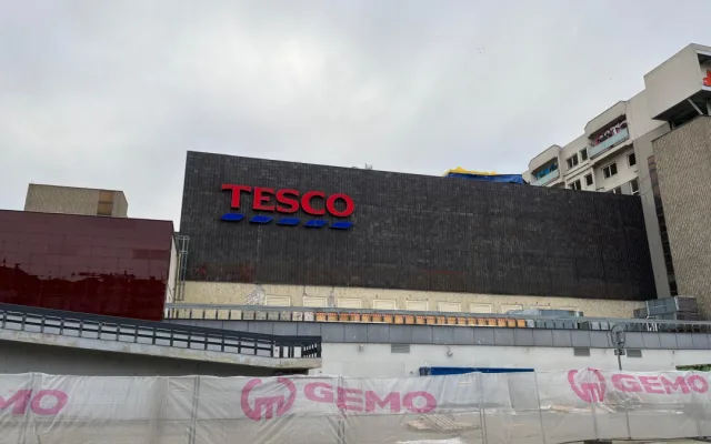 VIDEO: Dělníci povolali těžkou techniku. Dnes začala demolice bývalého brněnského Prioru