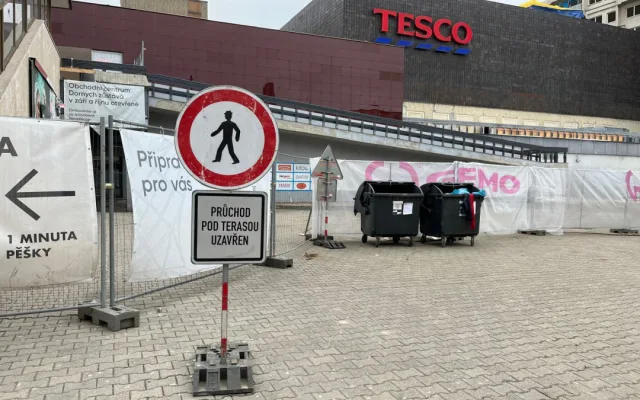 FOTOGALERIE: Bývalý brněnský Prior jde k zemi. Dnes začala demolice ikonické budovy