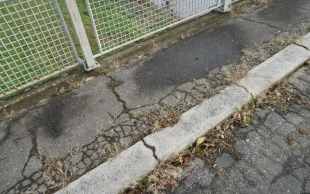 Silničáři na několik měsíců zavřeli most přes řeku Moravu u slovenských hranic. Hrozí, že se zřítí