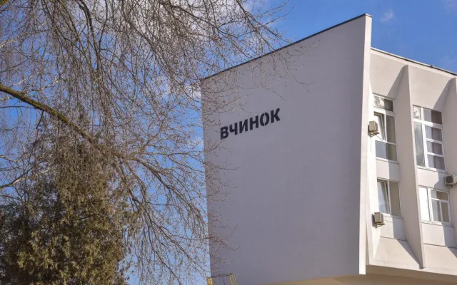 Nádraží v ukrajinském Lvově nově zdobí nápis brněnského graffiti umělce Tima