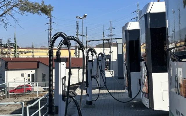 Městskou i linkovou dopravu zajišťují v Táboře plně elektrické autobusy. Ročně mají ujet milion kilometrů a převést 1,5 milionu cestujících