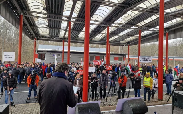 Na přechodu v Hodoníně protestovali zemědělci z Česka, Slovenska, Maďarska i Rakouska