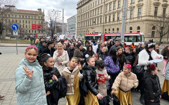 VIDEO: Brněnský Bronx pohltilo masopustní veselí. Průvod upozornil na rostoucí dopravní zátěž