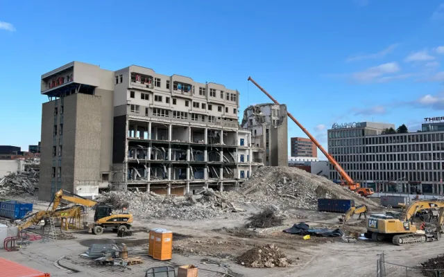 FOTOGALERIE: Bývalý brněnský Prior mizí před očima. Podívejte se, jak postoupila demolice