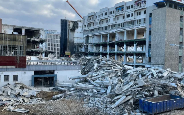 FOTOGALERIE: Bývalý brněnský Prior mizí před očima. Podívejte se, jak postoupila demolice