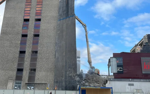 FOTOGALERIE: Bývalý brněnský Prior mizí před očima. Podívejte se, jak postoupila demolice