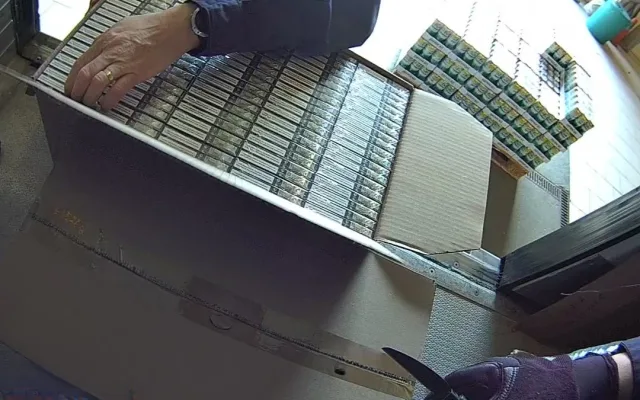 Celníci na jihu Moravy zadrželi kamion převážející 160 tisíc neznačených cigaret. O ničem nevím, hájil se řidič
