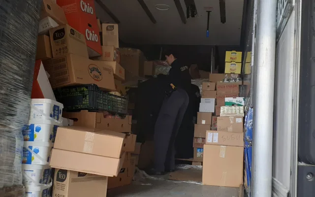 Celníci na jihu Moravy zadrželi kamion převážející 160 tisíc neznačených cigaret. O ničem nevím, hájil se řidič