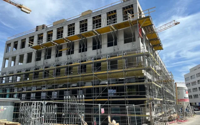 V Brně dokončují obří vzdělávací komplex. Pojme tisíce studentů, mohou tam vyvíjet léky