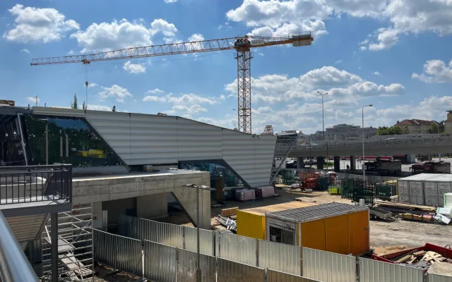 Rekonstrukce nádraží v Králově Poli postoupila. Lidé využijí nová nástupiště
