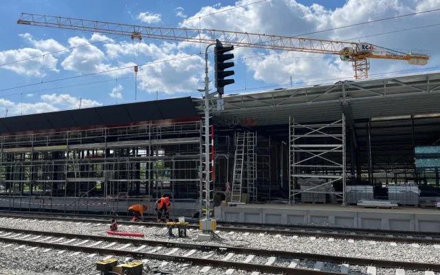 Rekonstrukce nádraží v Králově Poli postoupila. Lidé využijí nová nástupiště
