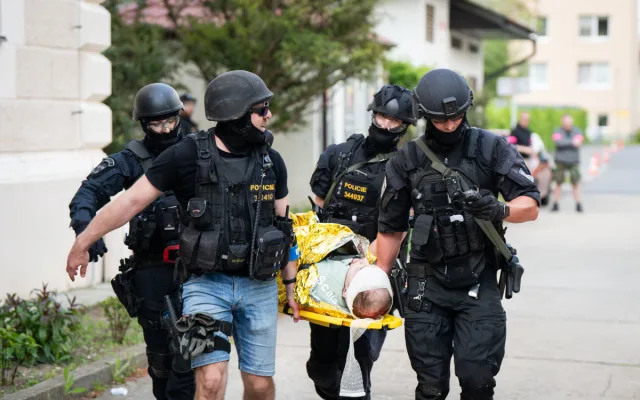 Na fakultu v Lednici vtrhl útočník. Záchranné složky tam trénovaly zásah