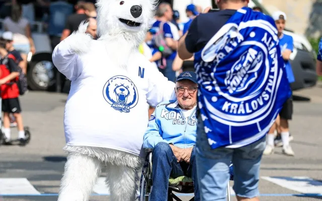 Na autogramiádu mistrovské Komety v Brně přišly stovky fanoušků